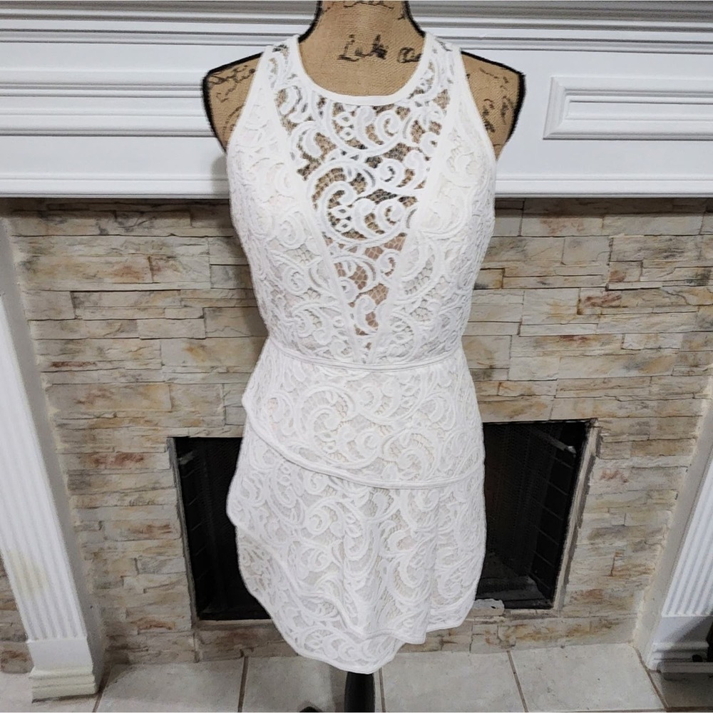 BCBGMAXAZRIA Ivory‎ Sleeveless lace overlay sheer back mini party dress size 8